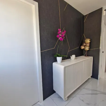 Azure Bliss Apartament *